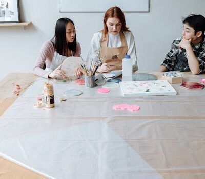 Mastering the Art of Virtual Teamwork: Strategies for Teaching Students Collaboration Online